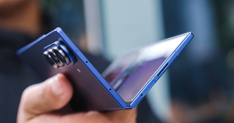 How Foldable Phones Finally Found Their Audience